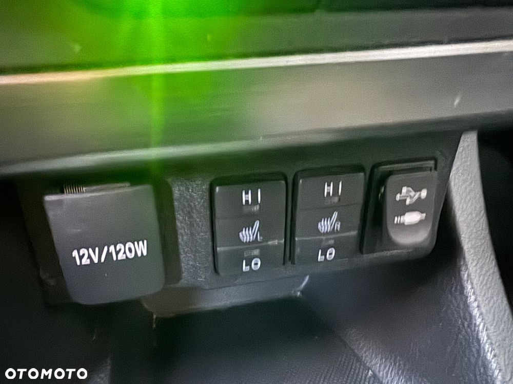 Toyota Auris 1.6 Premium + - 22