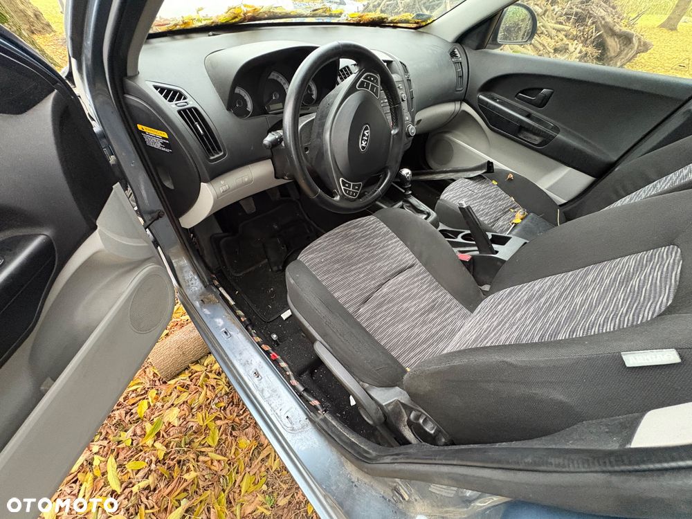 Kia Ceed - 8