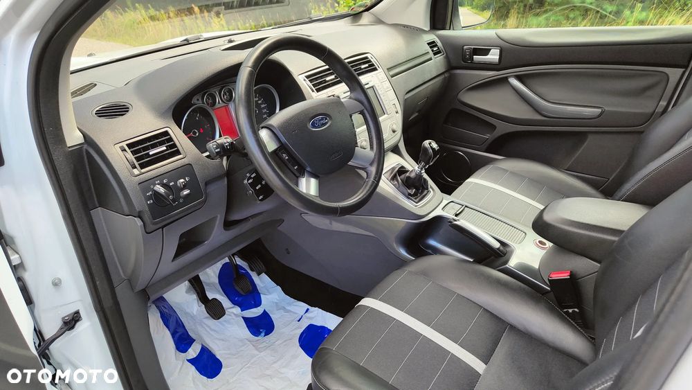Ford Kuga 2.0 TDCi 2x4 Titanium - 18