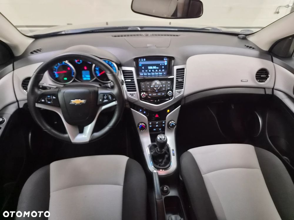 Chevrolet Cruze 1.6 LS+ - 14