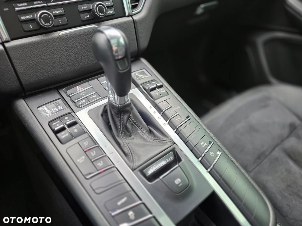 Porsche Macan - 24