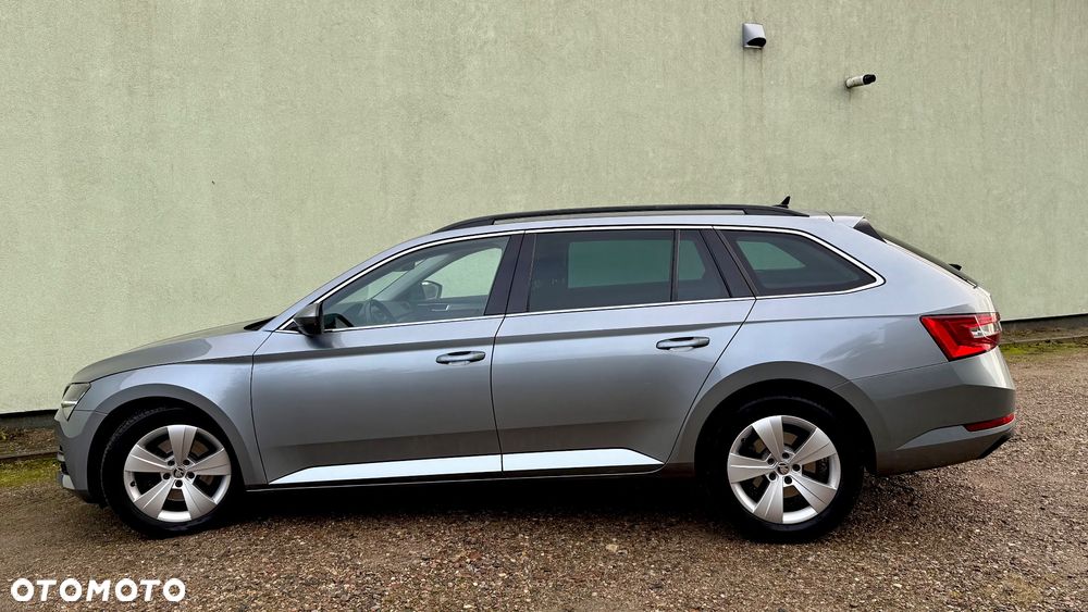 Skoda Superb 2.0 TDI DSG Premium Edition - 9