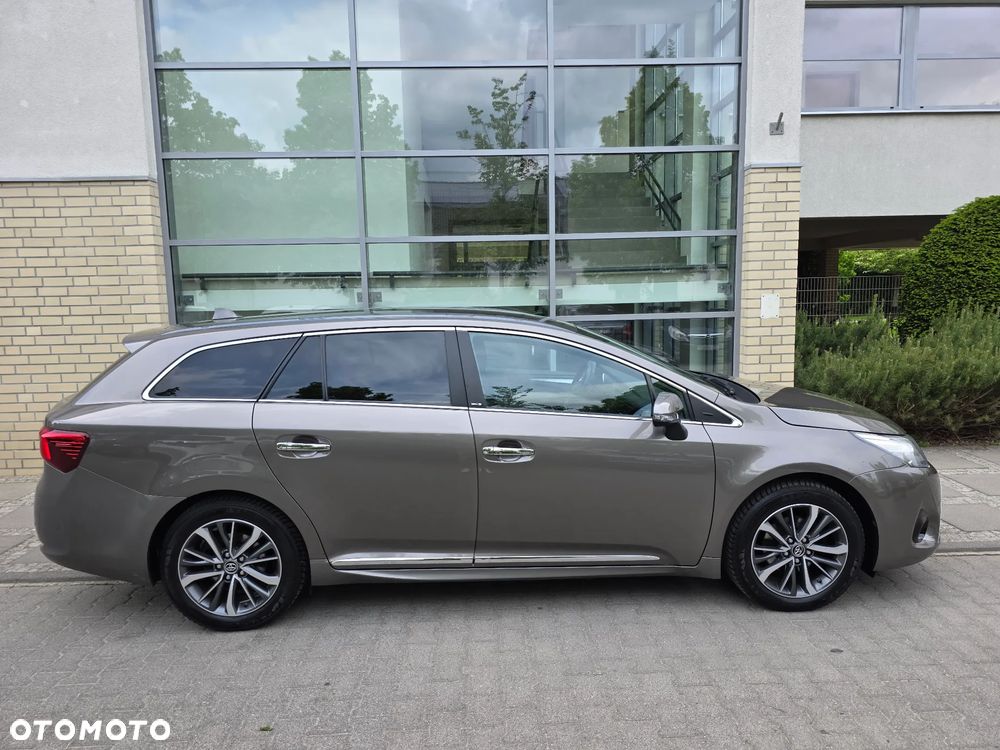 Toyota Avensis - 8