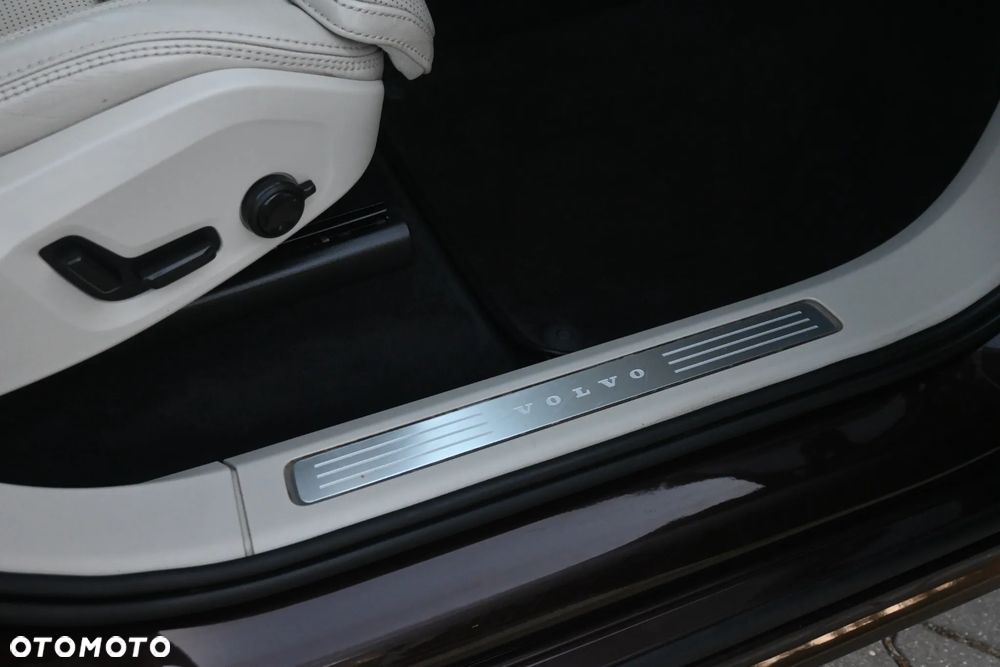 Volvo XC 90 B5 D AWD Inscription 7os - 32