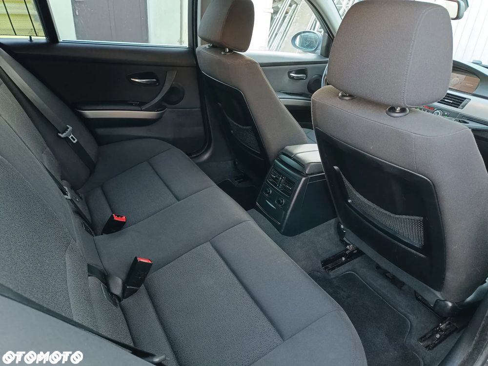 BMW Seria 3 320i Edition Exclusive - 14