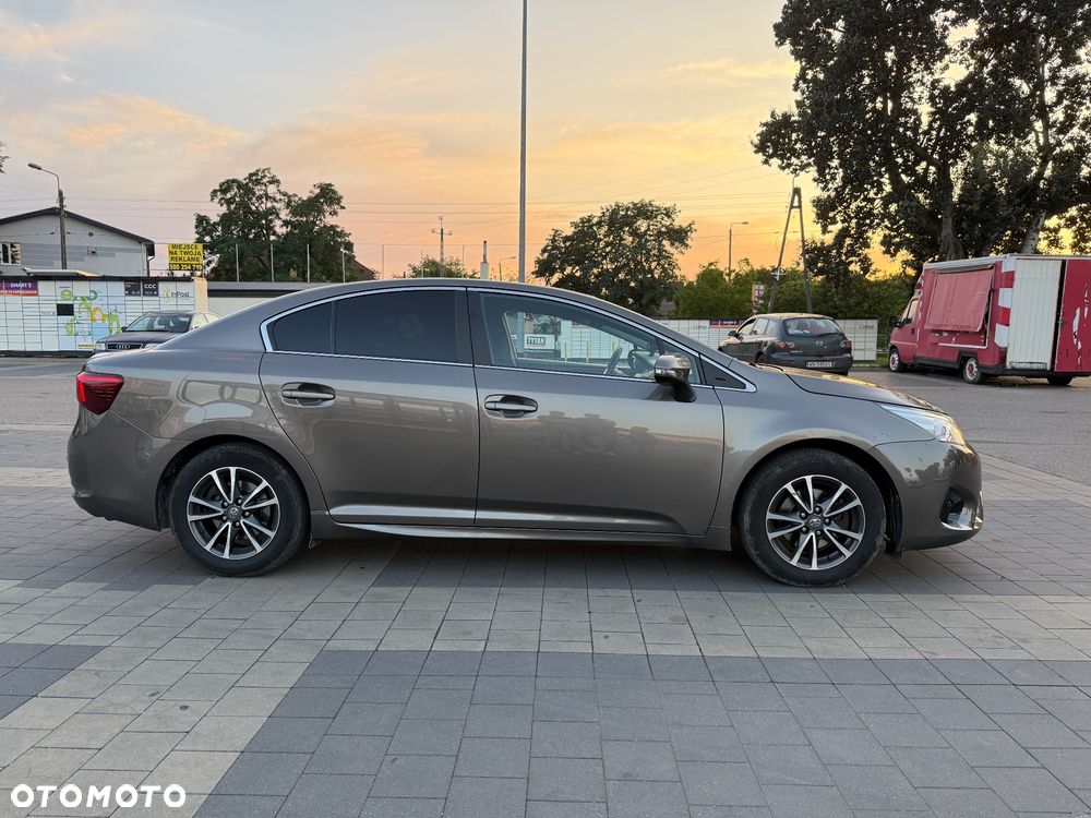 Toyota Avensis - 2