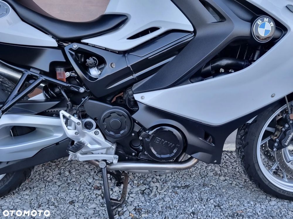 BMW F - 22