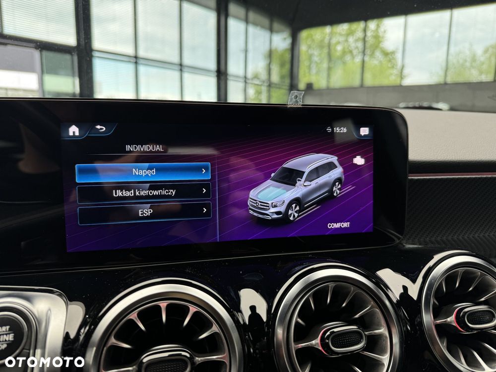 Mercedes-Benz GLB 200 AMG Line 7G-DCT - 36