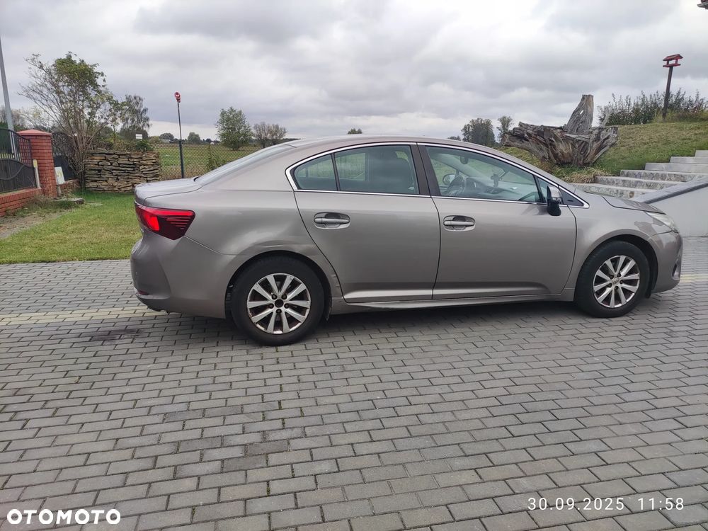 Toyota Avensis 1.6 Active - 8