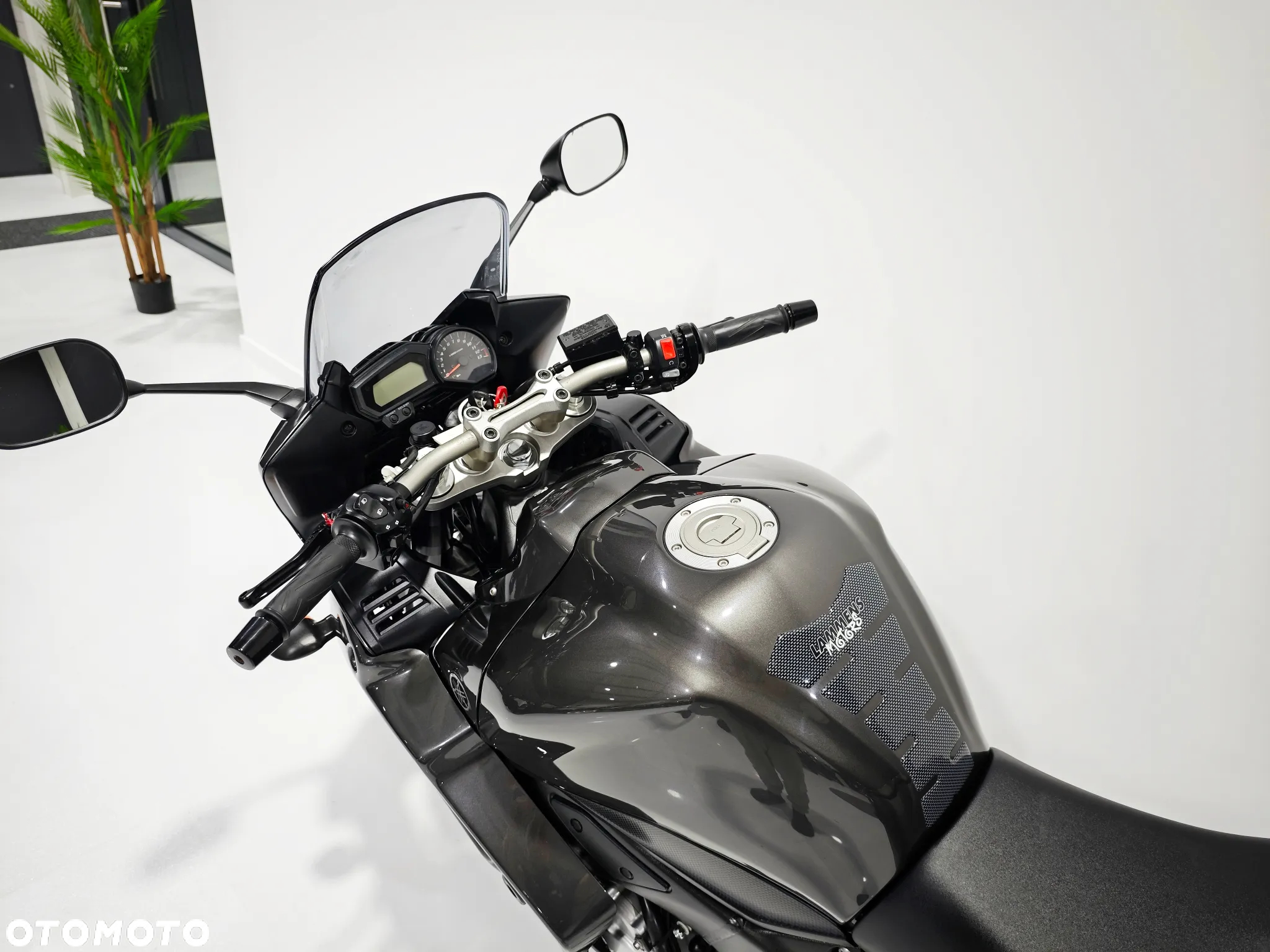 Yamaha FZ - 18
