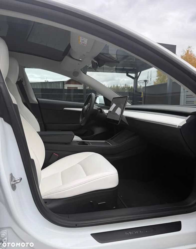Tesla Model 3 - 7