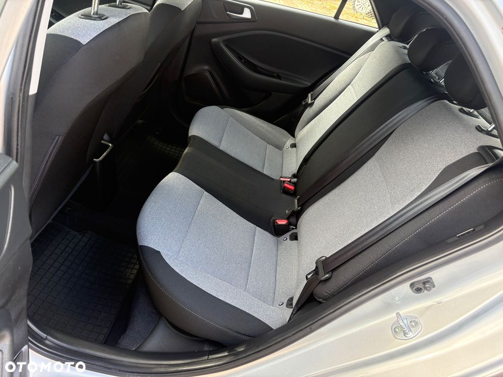 Hyundai i20 blue 1.2 Advantage+ - 10