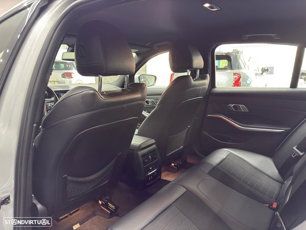 BMW 318 d Line Sport Auto - 42