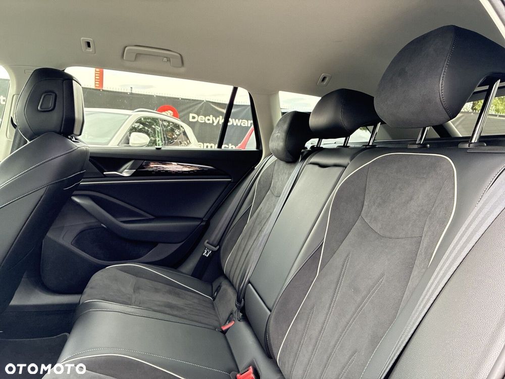 Volkswagen Passat Variant 2.0 TDI EVO Elegance DSG - 20