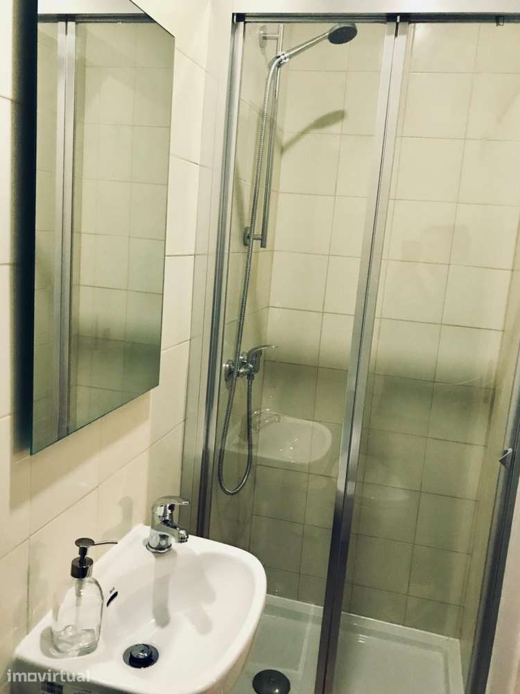 Quarto - localizado em Roma-Areeiro Lisbon - Grande imagem: 3/17