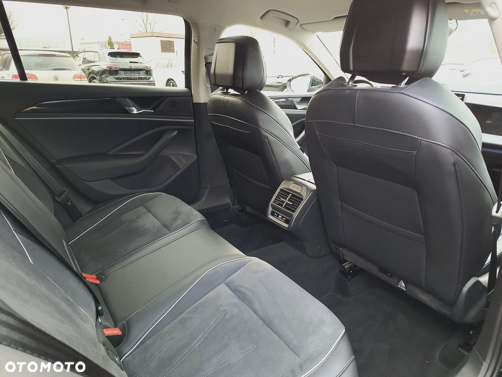 Volkswagen Passat - 24