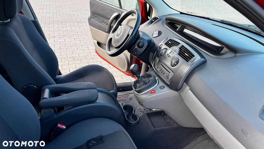 Renault Scenic 1.9 dCi FAP Conquest - 25