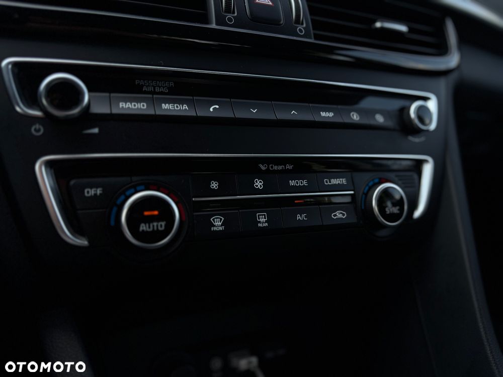 Kia Optima 2.0 L - 19