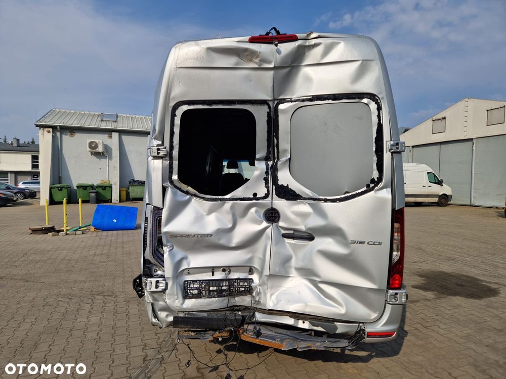 Mercedes-Benz Sprinter - 9