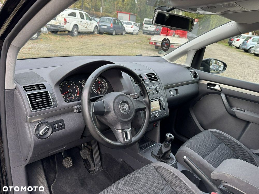 Volkswagen Touran - 24