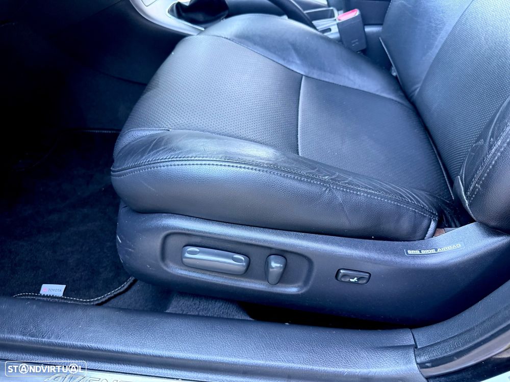 Toyota Avensis SW 2.2 D-4D Executive - 37