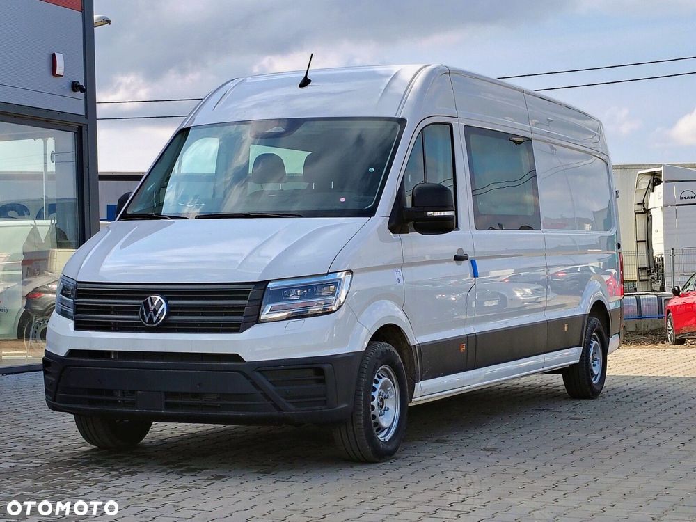 Volkswagen Crafter Crafter 35 Furgon z wysokim dachem silnik: 2,0 l EURO VI SCR 163 KM / skrzynia biegów: Przedni napęd automatyczna 8-biegowa rozstaw osi: 4490 mm - 3