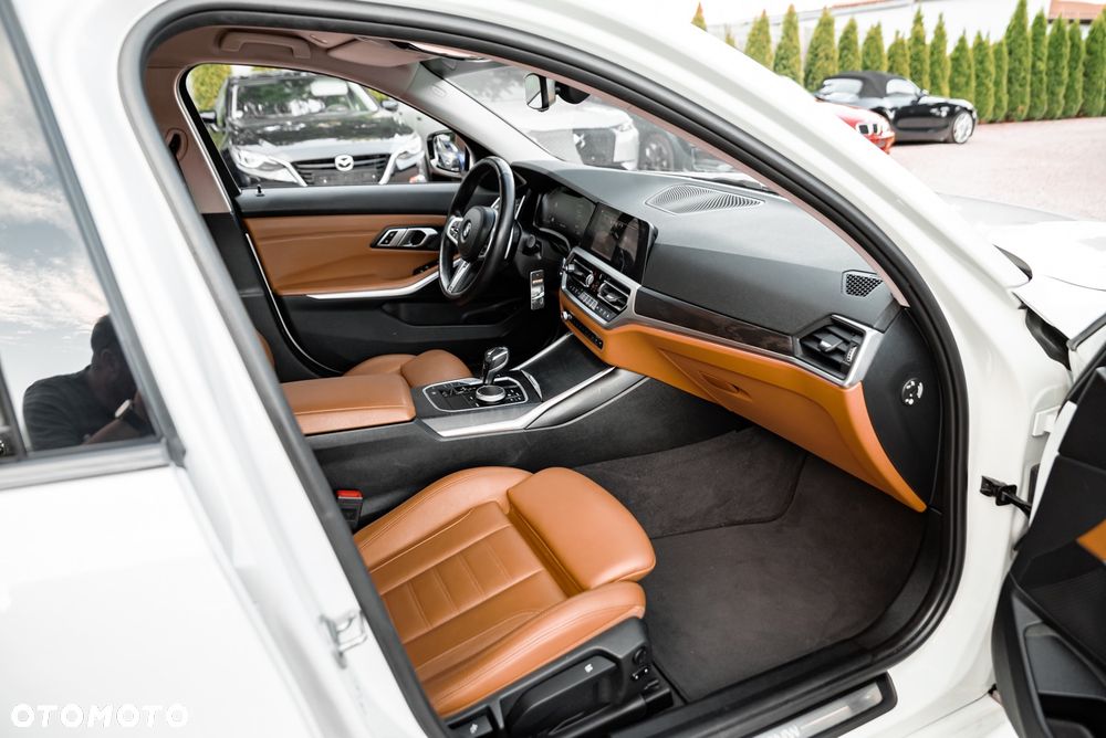 BMW Seria 3 330d xDrive M Sport - 24