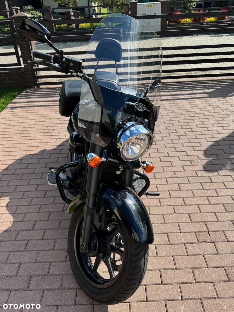 Suzuki Intruder - 8