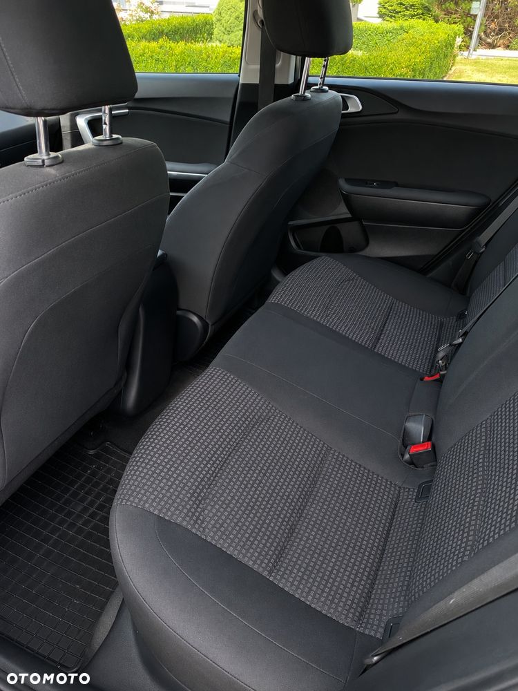 Kia Ceed 1.6 CRDi mHEV M - 9
