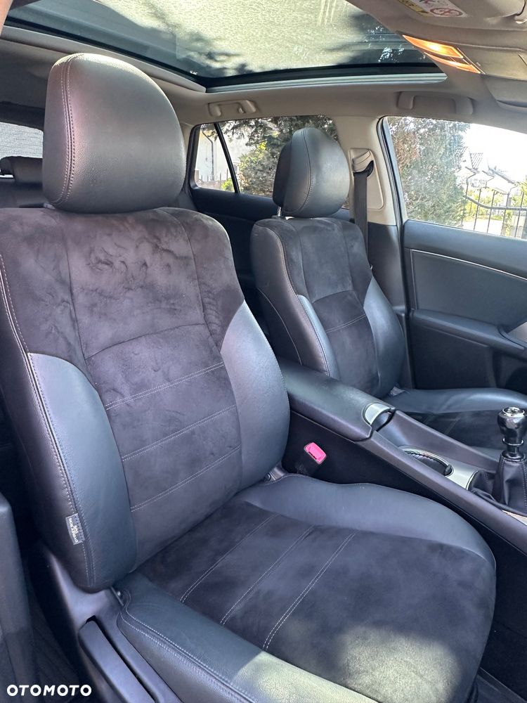 Toyota Avensis 1.8 Comfort - 38