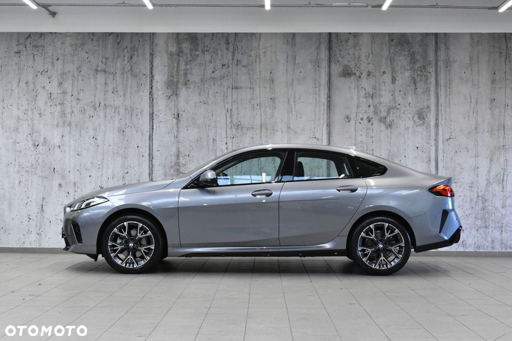 BMW Seria 2 220i mHEV - 4
