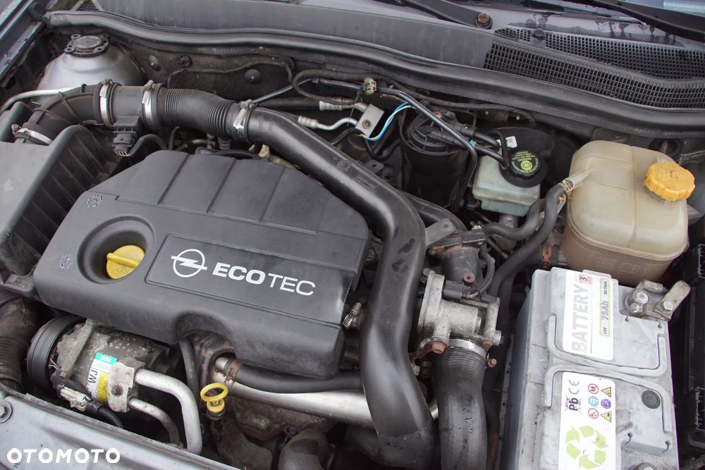 Auto na części - Opel Astra H III 1.7 CDTI 101 KM Z17DTH F23 Z155 2004R Silnik Skrzynia Drzwi Maska Błotnik Zderzak Klapa Lampa Lusterko Klamka Szyba Deska Kokpit Sterownik Moduł Czujnik Licznik Wyświetlacz Panel Kierownica - 18