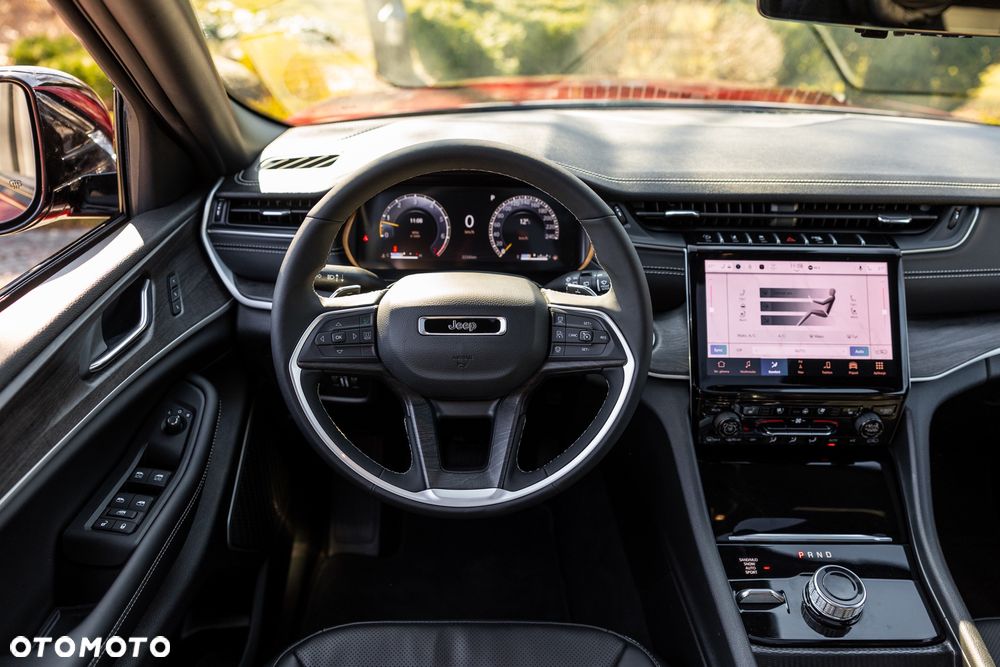 Jeep Grand Cherokee - 24