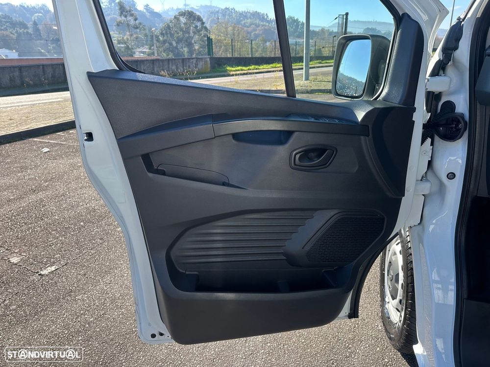 Renault Trafic 2.0 dCi L1H2 Teto Alto | Fibrada - 5