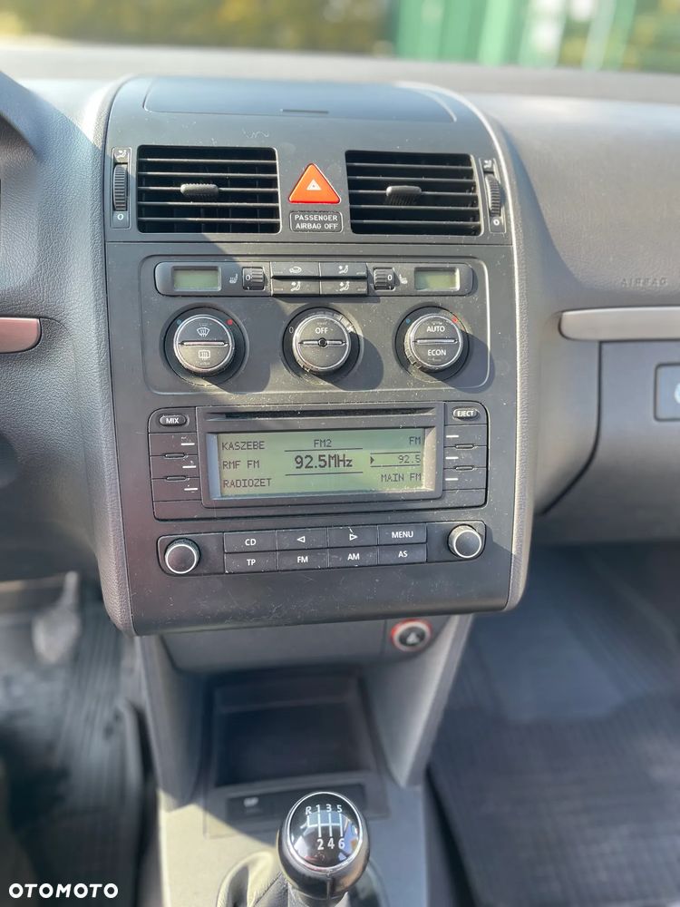Volkswagen Touran 1.6 FSI - 9