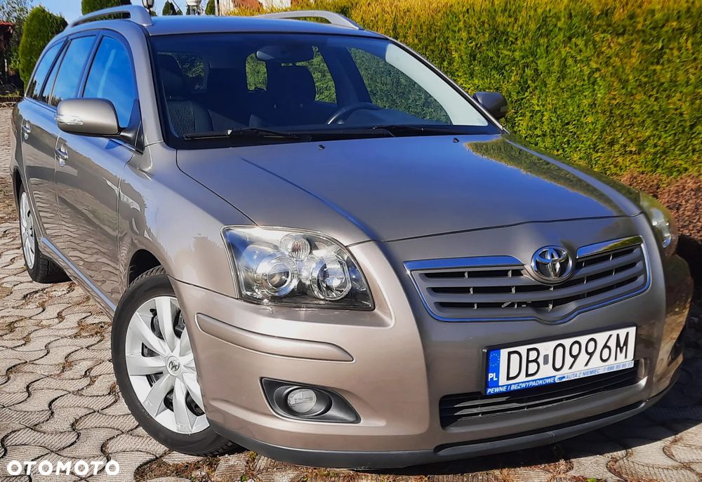 Toyota Avensis 1.8 VVT-i Combi Sol - 1