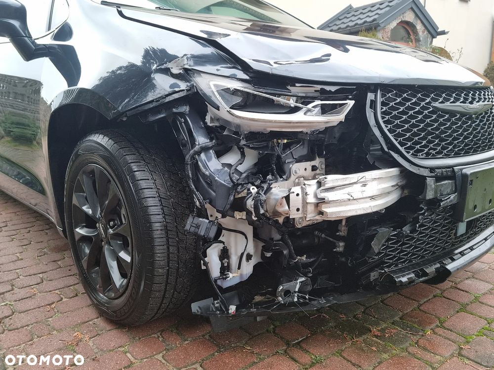 Chrysler Pacifica - 20