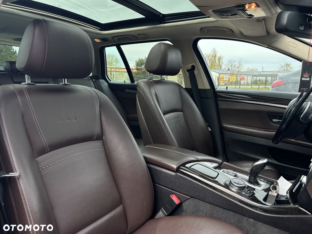 BMW Seria 5 525d Sport-Aut Luxury Line - 19