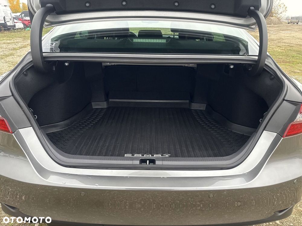 Toyota Camry 2.5 Hybrid Executive CVT - 14