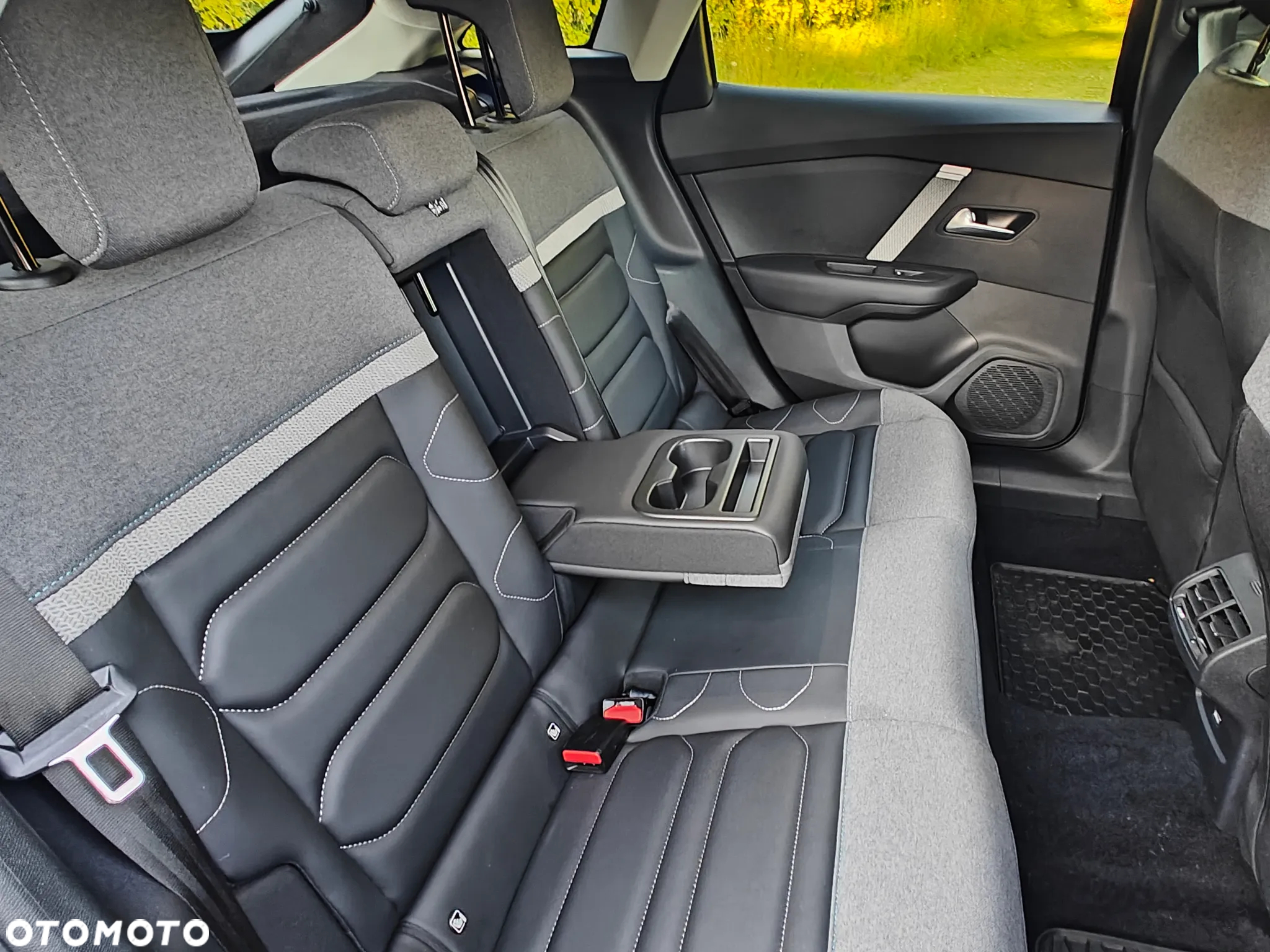 Citroën C4 BlueHDi 130 Stop&Start EAT8 SHINE - 26