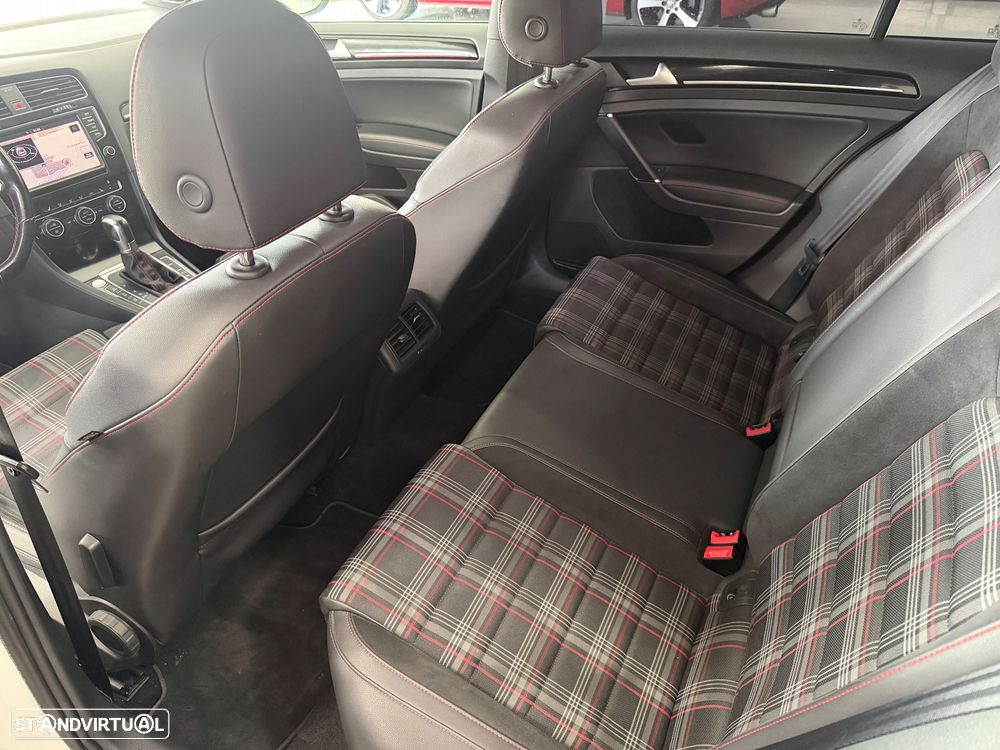 VW Golf 2.0 TSi GTi DSG Performance - 12