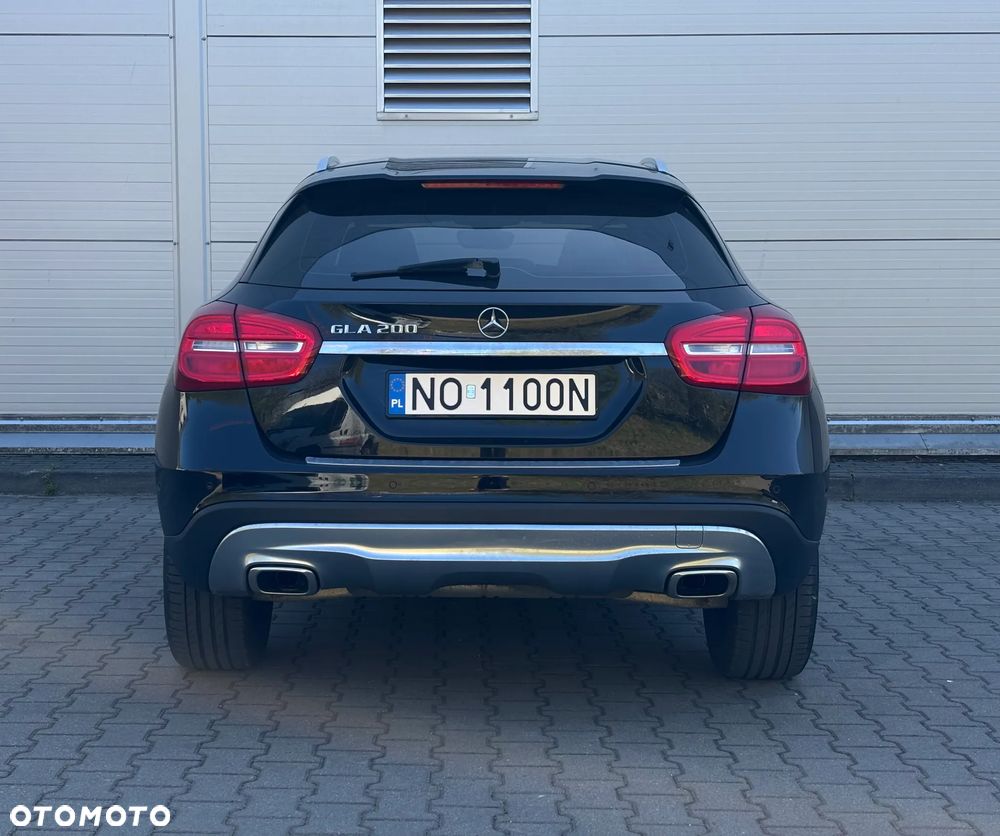Mercedes-Benz GLA 200 7G-DCT Urban - 16