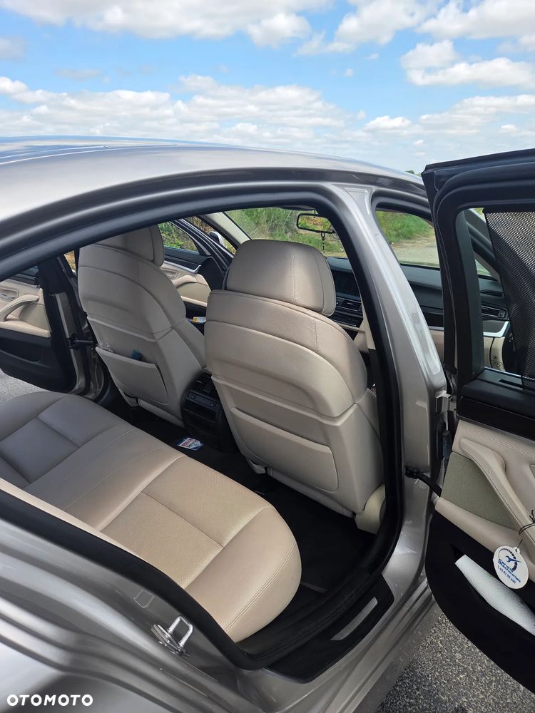 BMW Seria 5 535d xDrive - 15