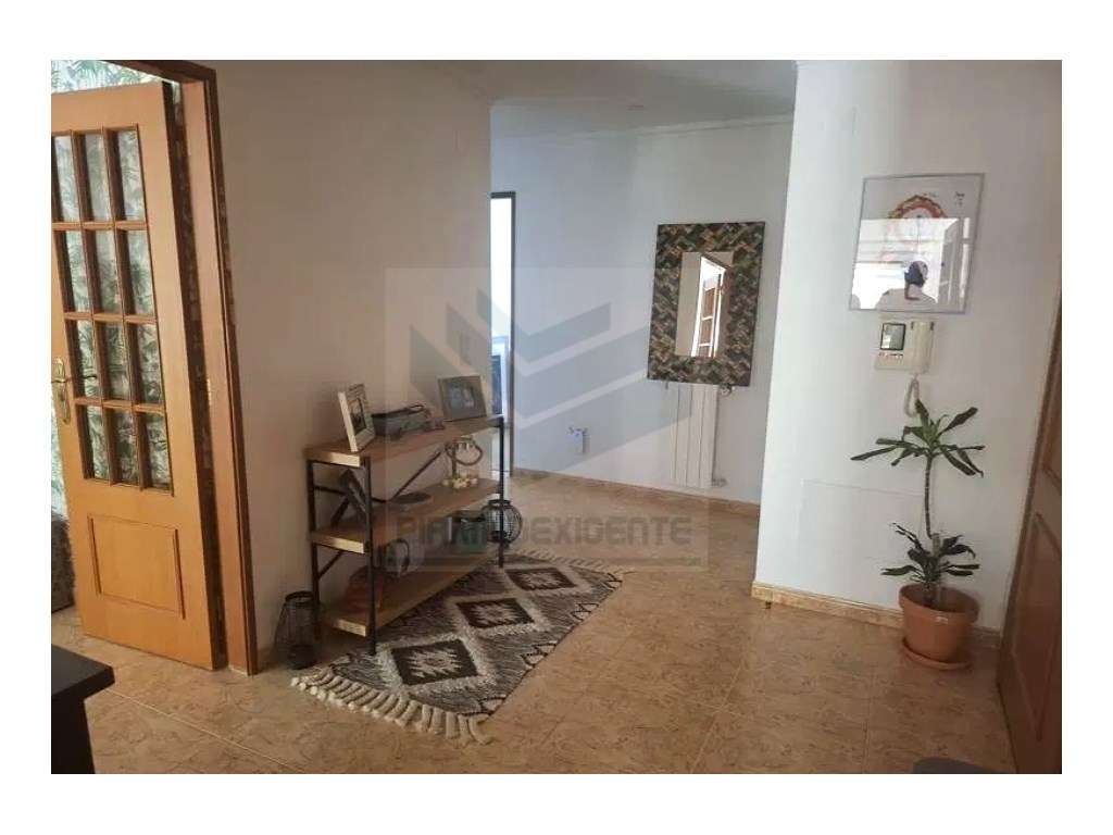 Apartamento 1ºandar, Suíte, Terraço, Urbanização Fidalguinhos - Grande imagem: 3/28