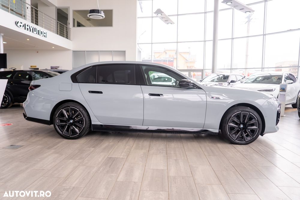 BMW M7 M760e xDrive - 16