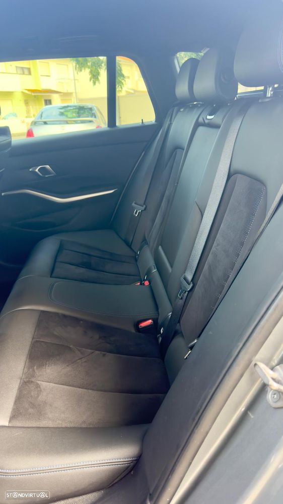 BMW 320 d Pack Desportivo M Auto - 20