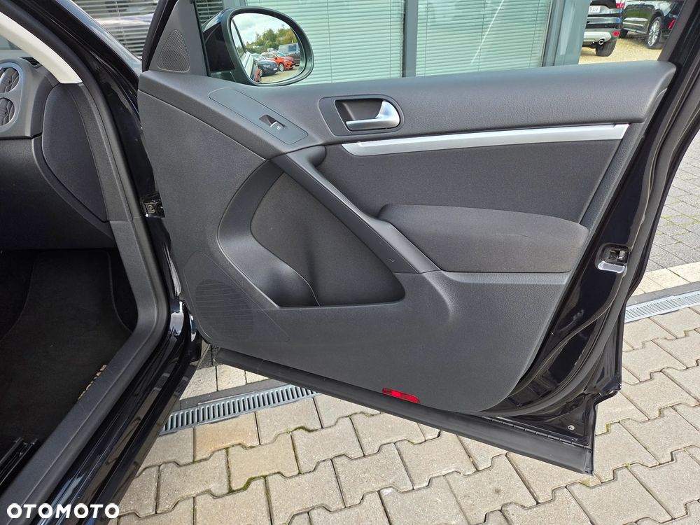 Volkswagen Tiguan 2.0 TDI DPF 4Motion BlueMotion Technology DSG Lounge Sport & Style - 34