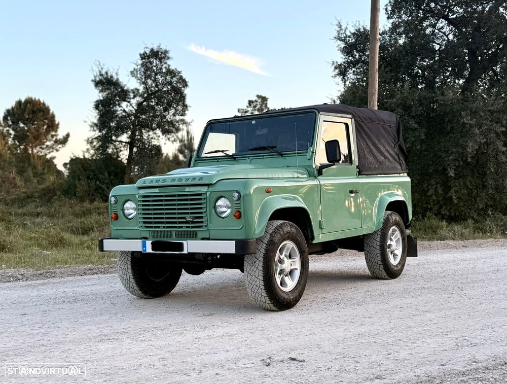 Land Rover Defender 90 2.4 CRD E - 2