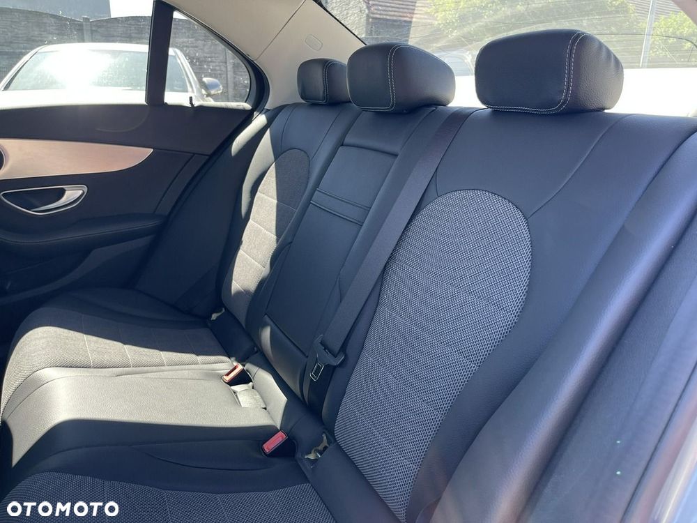 Mercedes-Benz Klasa C 220 d 4Matic 9G-TRONIC AMG Line - 15