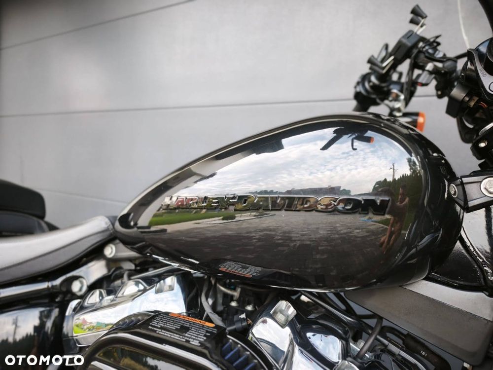 Harley-Davidson Softail Breakout - 21